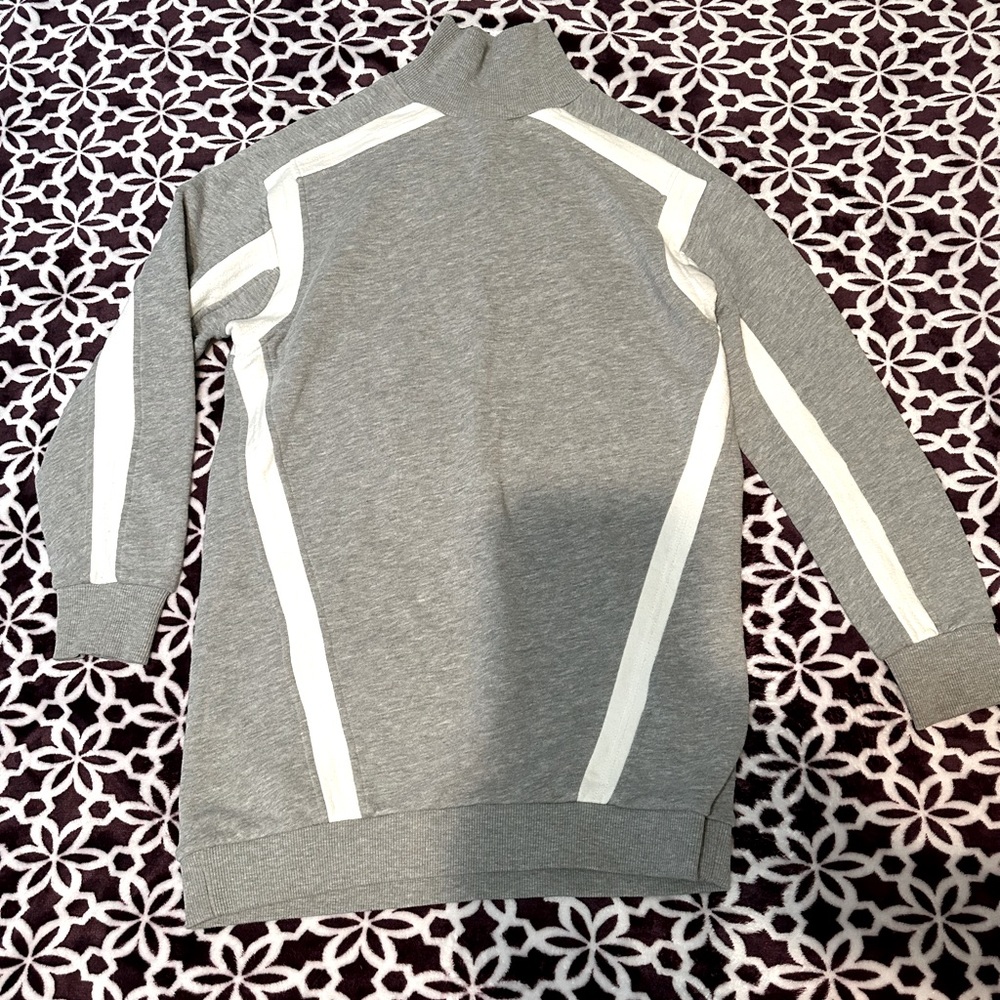 Gray Zara turtle neck sweat shirt size small
